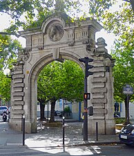 Entrée des anciens abattoirs de Vaugirard, à l'angle des rues des Morillons et Brancion.