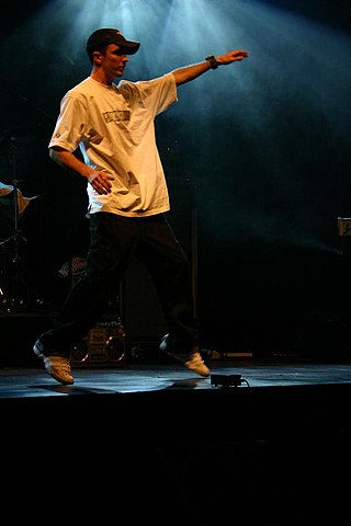 <span class="mw-page-title-main">Robot (dance)</span> Illusionary street dance style that attempts to imitate a dancing robot or mannequin