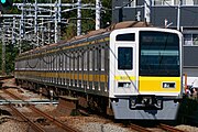 「黄帯の6000系」6117F 2023年10月より運行。