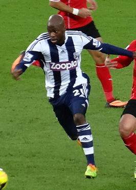 Mulumbu spelend voor West Bromwich Albion in 2013.