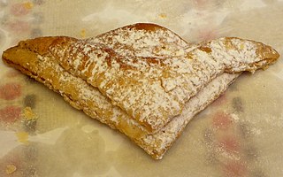 <span class="mw-page-title-main">Turnover (food)</span> Sealed pastry with filling