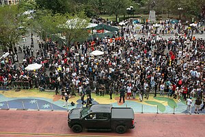 A large crowd waiting for Twitch live streamer Kai Cenat surrounding a black SUV in Union Square, Manhattan