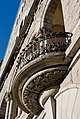 Détail de la façade du Théâtre national de Finlande.