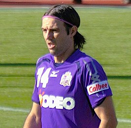 Mikić met Sanfrecce Hiroshima.