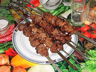 <span class="mw-page-title-main">Shashlik</span> Form of shish kebab