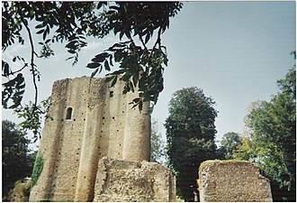 Ruines du château de Pouzauges dans lesquelles 30 femmes sont fusillées le 30 janvier 1794.