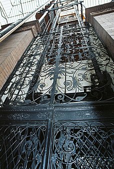 Bradbury-elevator-Jan 2012.jpg