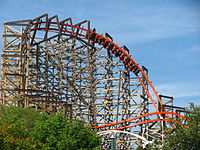 Train sur le parcours de Goliath à Six Flags Great America.