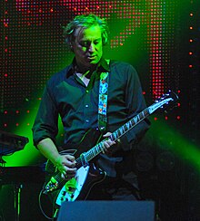 Peter-Buck(R.E.M.).jpg