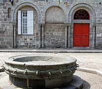 Vestiges de l'hôpital abbatial Saint-Géraud.