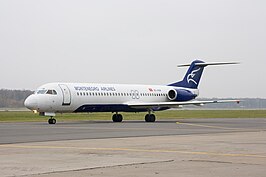 Montenegro Airlines Fokker 100 op de luchthaven van Domodedovo