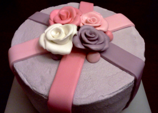 Rolled fondant with sculpted fondant roses