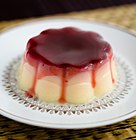 Griesmeelpudding met rode bessensaus là pudding semolina dùng với xốt lý chua đỏ.