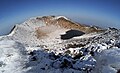 한국어: 한라산 정상에서 찍은 백록담 사진. English: Photograph of the crater lake Baengnokdam on top of Hallasan in the island province of Jeju, South Korea.