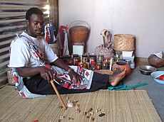 Sangoma reading the Bones