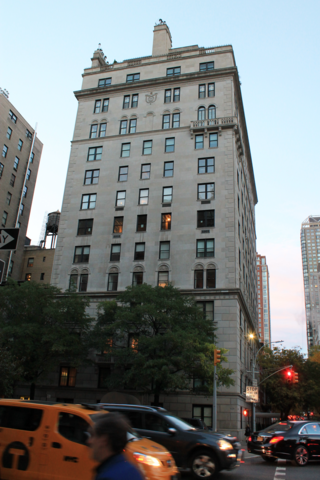 <span class="mw-page-title-main">625 Park Avenue</span> Apartment building in Manhattan, New York