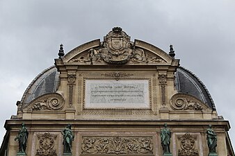 Fontaine St Michel Paris 2.jpg