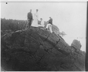 Franklin Roosevelt with friends (1902)