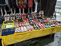 Chaussures brodées, Bourg de Furong