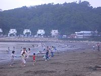 A Praia de Hac-Sá, uma das praias mais famosas de Macau. Possui areia de cor acastanhada e preta. Hac-Sá, em chinês, significa "areia preta".