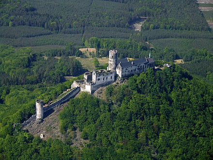 Vue aérienne du château de Bezděz.