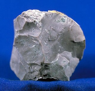 <span class="mw-page-title-main">Chert</span> Hard, fine-grained sedimentary rock composed of cryptocrystalline silica