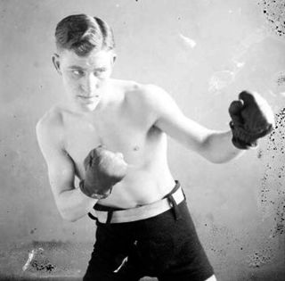 <span class="mw-page-title-main">Dave Shade</span> American boxer (1902–1983)