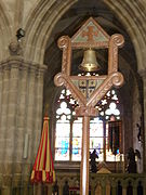 La cathédrale est aussi une basilique : le pavillon et le tintinnabulum.