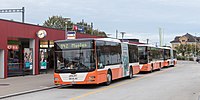 Bahnhofsgebäude und AOT Busse (2018)