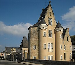 Slottet Château des Carmes används som stadshus