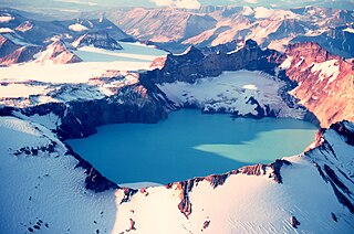 <span class="mw-page-title-main">Mount Katmai</span> Stratovolcano in Katmai National Park, Alaska, USA