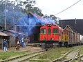 Un train en attente dans une gare à Andasibe, Madagascar.