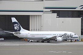 N796AS B737-490 Alaska SEA 27APR10 (4564501197).jpg