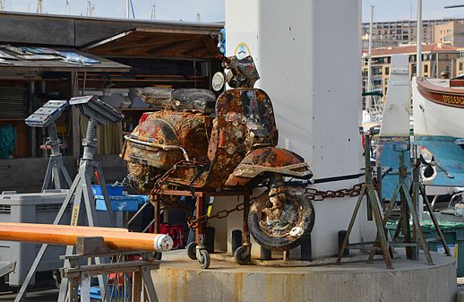 Scooter repêché, Vieux-Port de Marseille