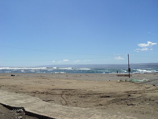 Some strong waves were still hitting Pichilemu beach as of Mrach 12, 2011 at 14:20 local time (17:20 UTC). Image: Diego Grez.