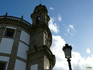 Fachada lateral de la iglesia