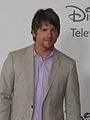 Zachary Knighton interpreta Dave Rose