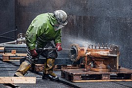 High-Pressure-Cleaning-with-Personal-Protective-Equipment-01