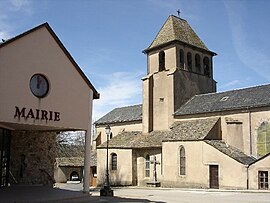 The town hall and church in Alrance
