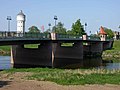 Torgauer Brücke in Eilenburg, im Hintergrund das Industriedenkmal DCF-Wasserturm