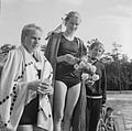 Judith de Nijs, Corrie Schimmel, Astrid Ording in 1959 tijdens het Nederlands kampioenschap zwemmen 1500m in het Bosbad te Ermelo