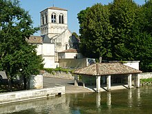 Ang Simbahan sa Magnac-Sur-Touvre