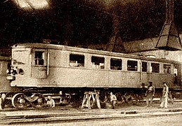 Lifting a Pauline type 2 at the PLM workshops in Alès.