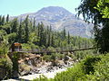 Hängebrücke für Fußgänger über den Río Maipo.