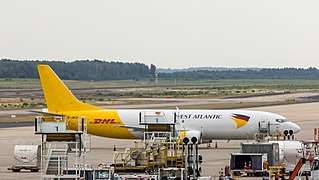 West Atlantic - partly in DHL aircraft livery - Boeing 737-400 - G-JMCR - Cologne Bonn Airport-5043.jpg