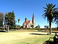 Christuskirche (arka planda Kalahari Sands Hotel)