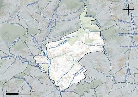 Carte en couleur présentant le réseau hydrographique de la commune