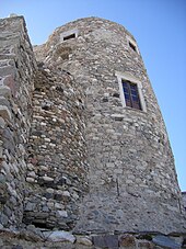 Tour en pierre vue en contreplongée