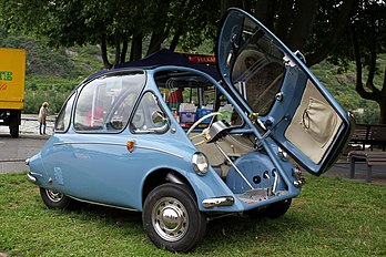 Une Heinkel Kabine 154, modèle 1957. (définition réelle 4 634 × 3 089)