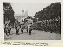 Inspectie van de Duitse Reichsarbeitsdienst, opgesteld op het Museumplein, NG-2006-49-22.jpg